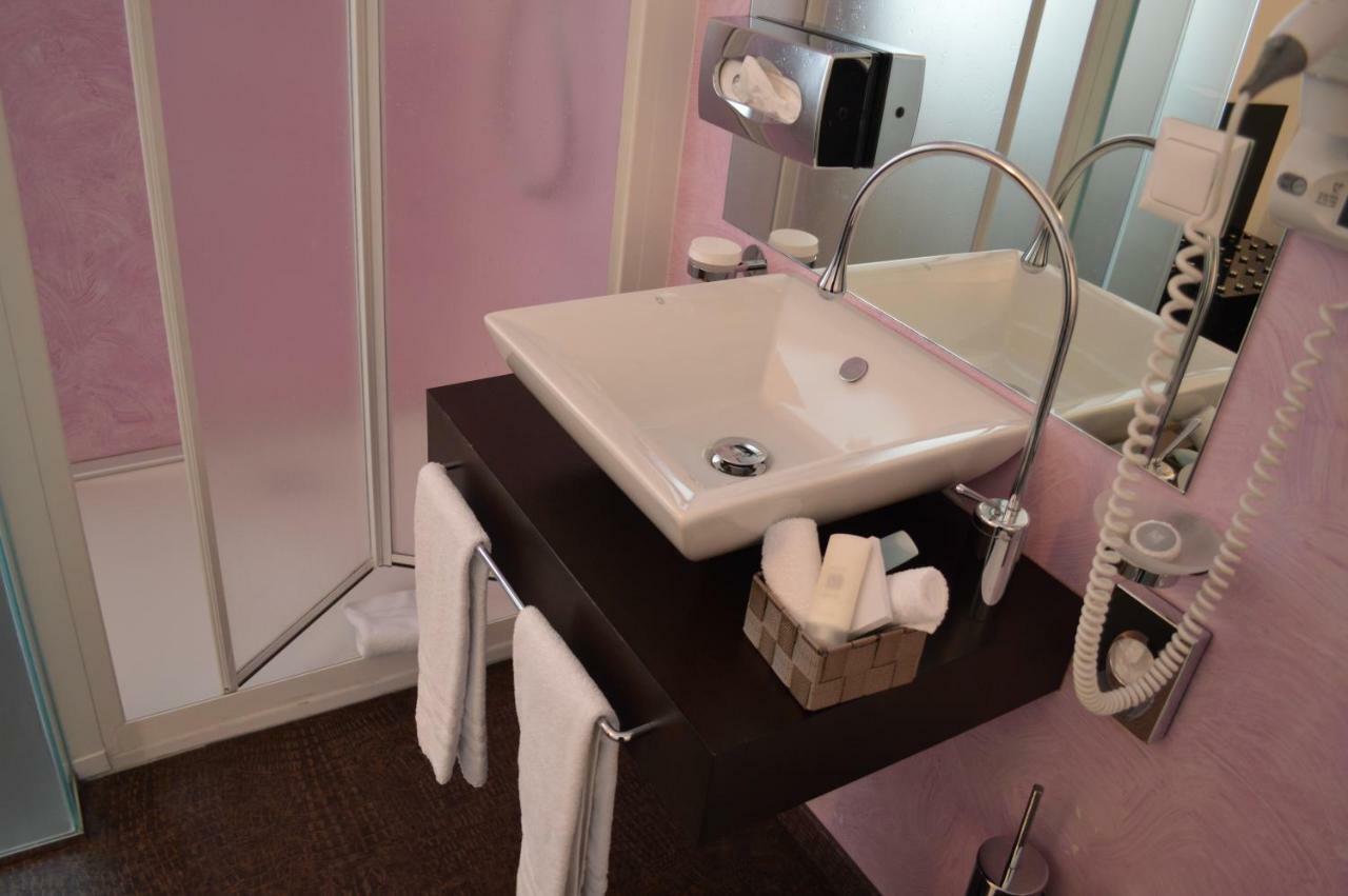 Boutique Hotel La Rinascente Локарно Екстер'єр фото